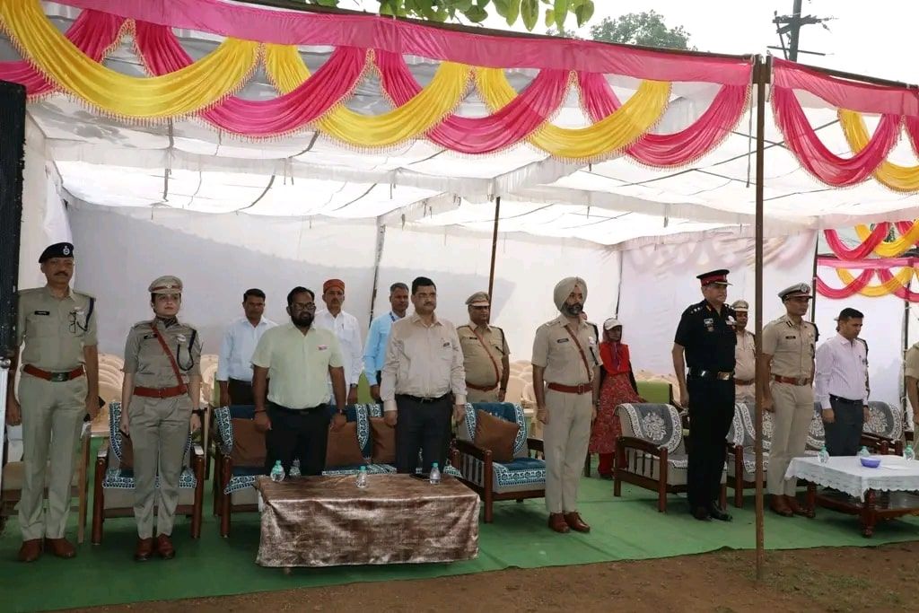 Narmadapuram पुलिस स्मृति दिवस पर शहीद पार्क में आयोजित हुई श्रद्धांजलि परेड