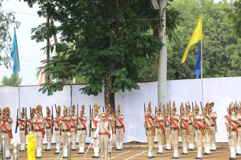 Narmadapuram पुलिस स्मृति दिवस पर शहीद पार्क में आयोजित हुई श्रद्धांजलि परेड