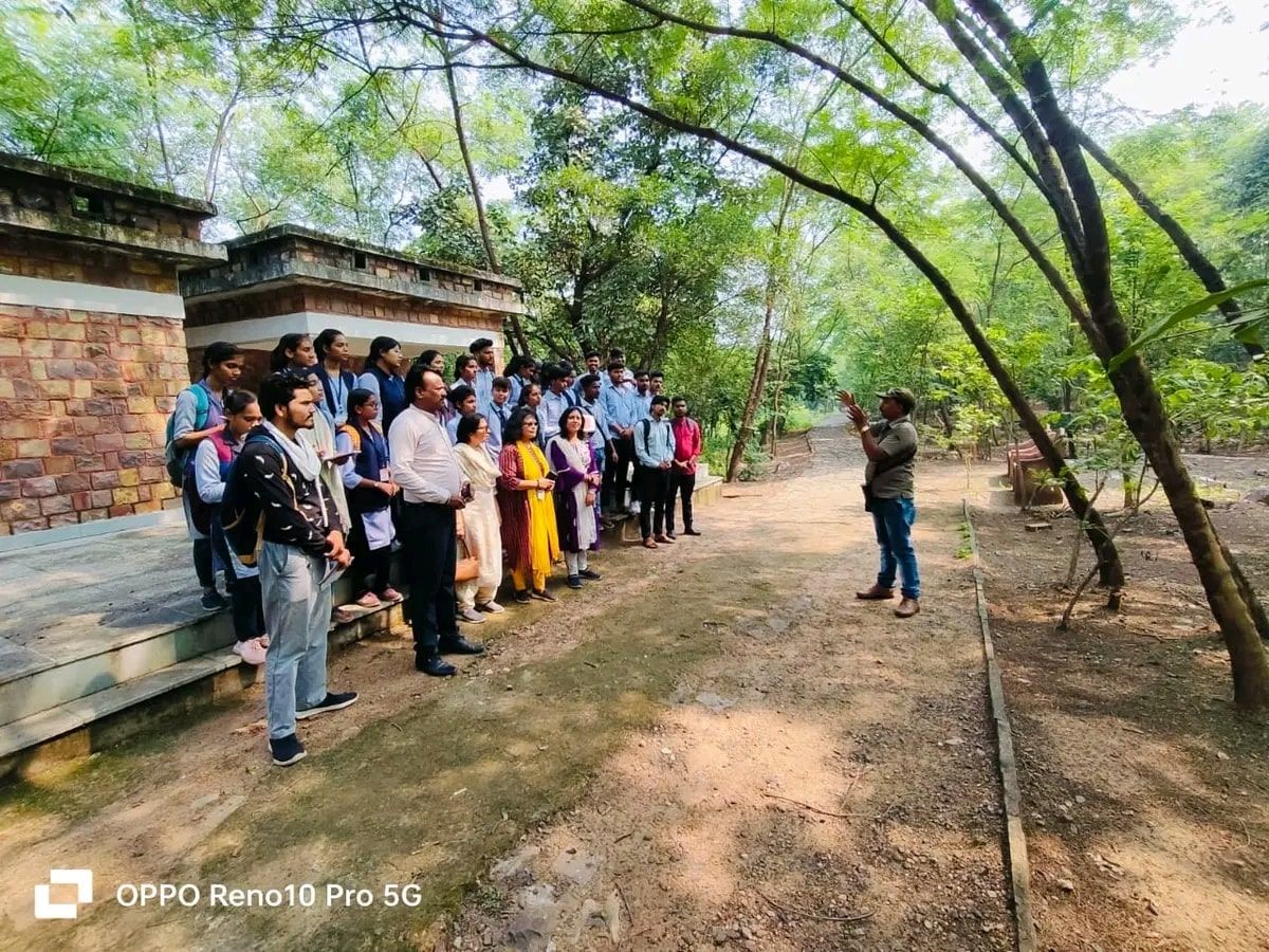 Narmadapuram : नर्मदा महाविद्यालय के विद्यार्थियों ने इतिहास और संस्कृति का अनुभव किया